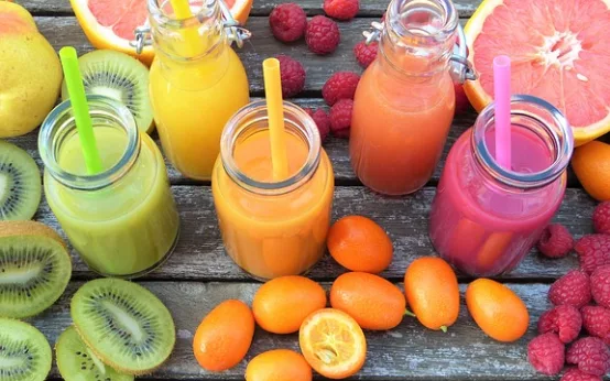 "15 Nutritious Fruit and Vegetable Juices to Boost Your Health: Benefits, Varieties, and Nutritional Facts"